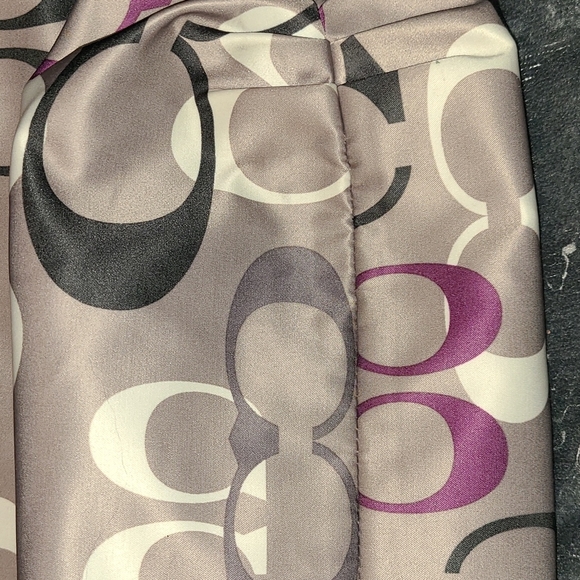 Gently used Coach Daisy Optical Print Tote - Picture 4 of 10